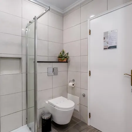 Bright 1bdr Flat In By Lovelystay Διαμέρισμα Αλμπουφέιρα