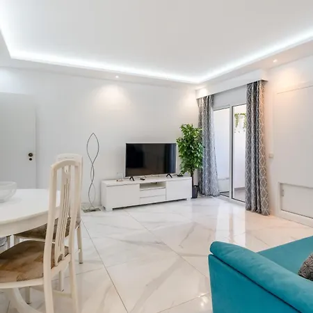 Bright 1bdr Flat In By Lovelystay Lägenhet