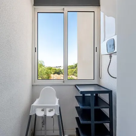 Bright 1bdr Flat In By Lovelystay